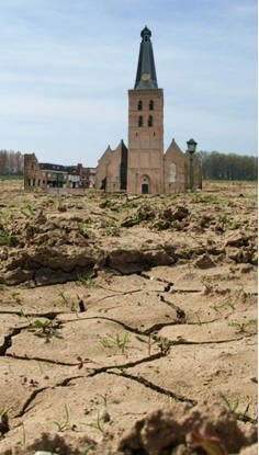 Ik zag dat het de nieuwe kerkgebouwen van Opheusden en Barneveld waren.